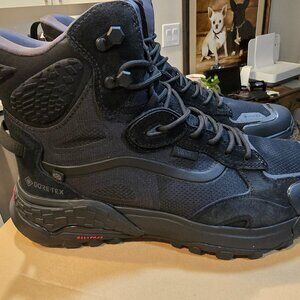 VANS Crestline GORE-TEX MTE Black / Black Boots Waterproof Men's Sz 13 NEW RARE